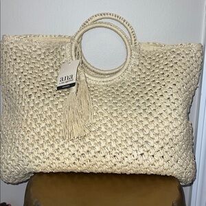 NWT straw tote with round handles